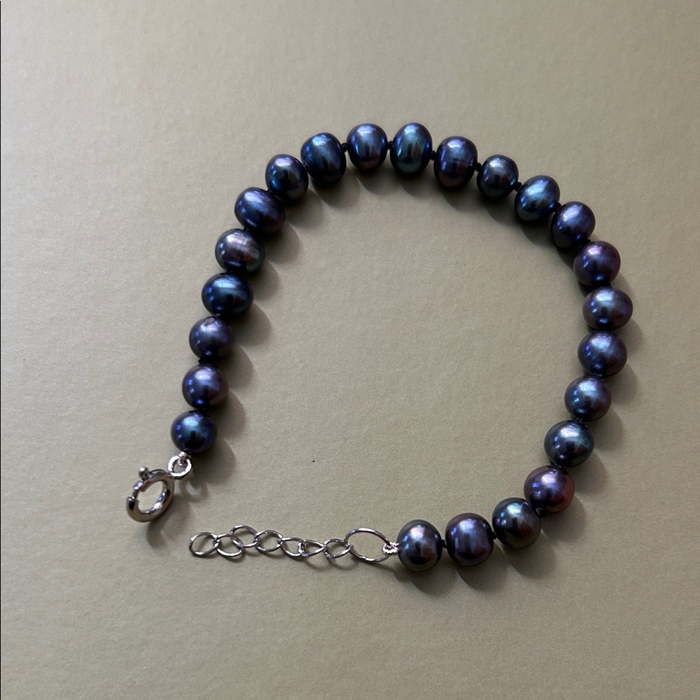 Elegant Black Pearl Bracelet
